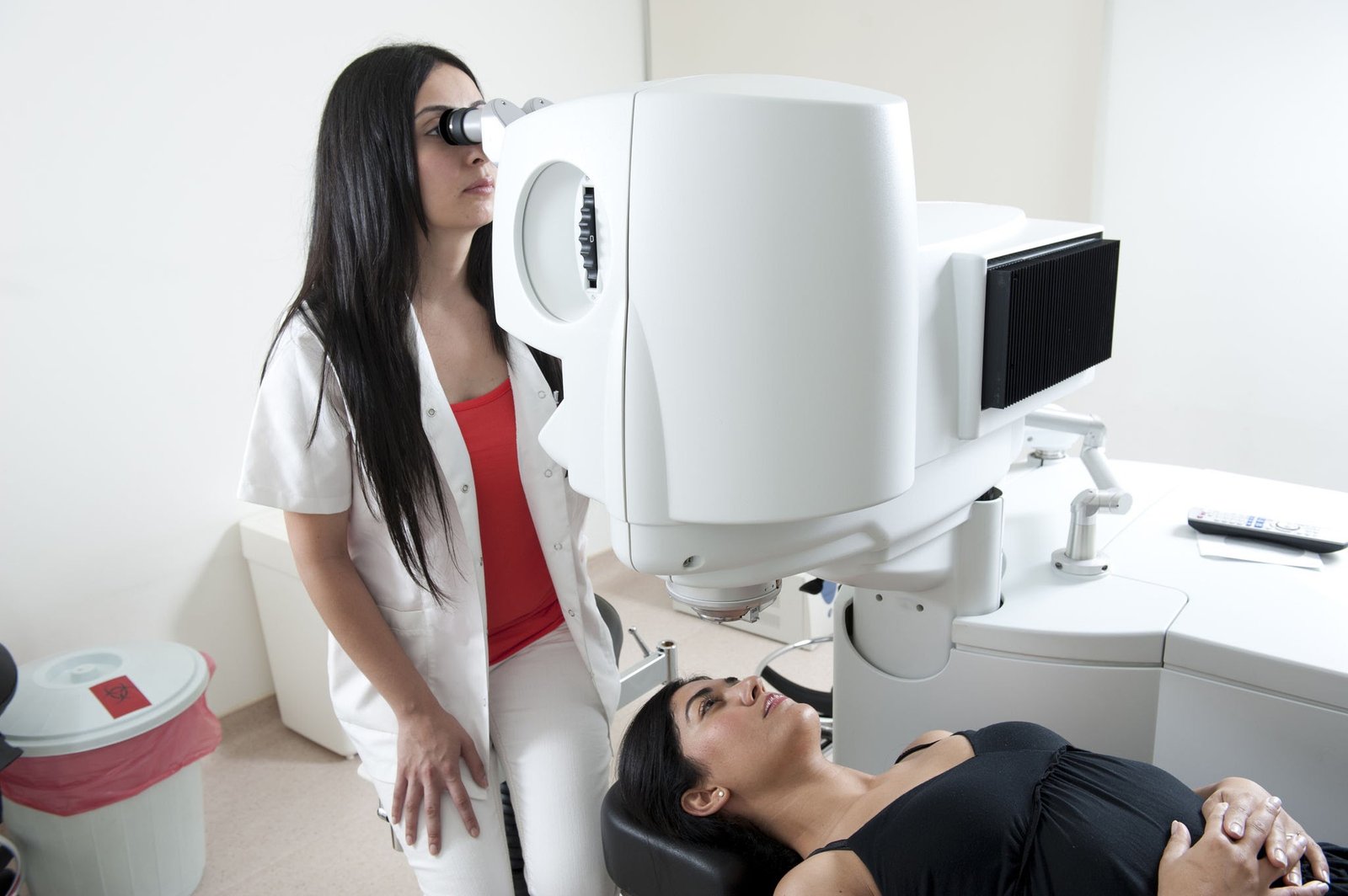 LASIK Eye Examination and Surgery